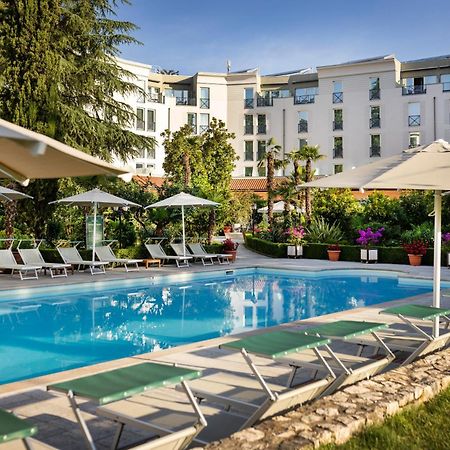 Rogner Hotel Tirana Exterior photo The swimming pool at the hotel