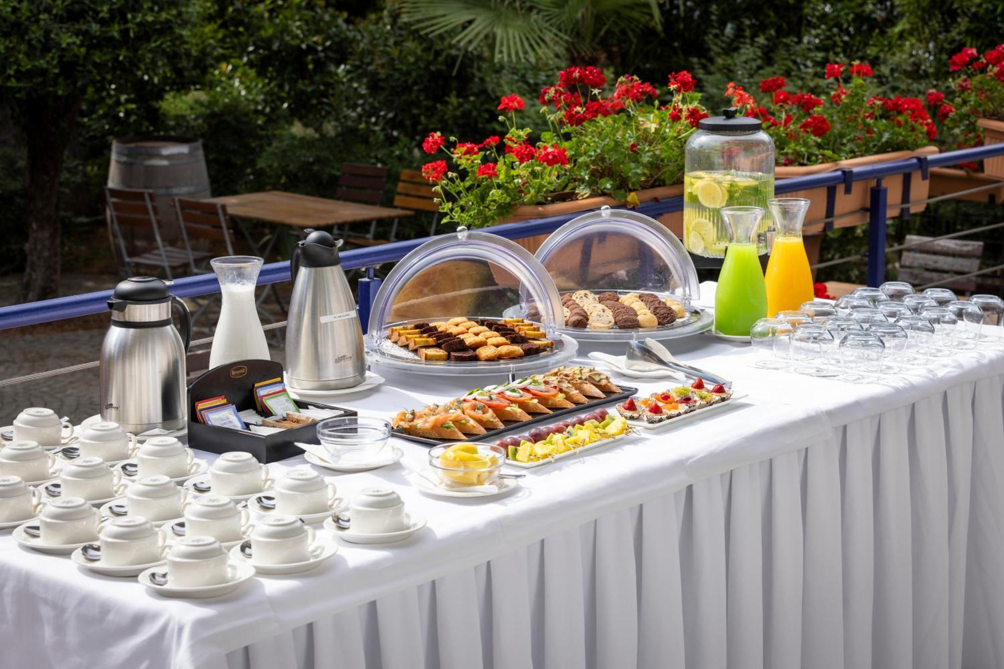 Rogner Hotel Tirana Exterior photo A buffet table