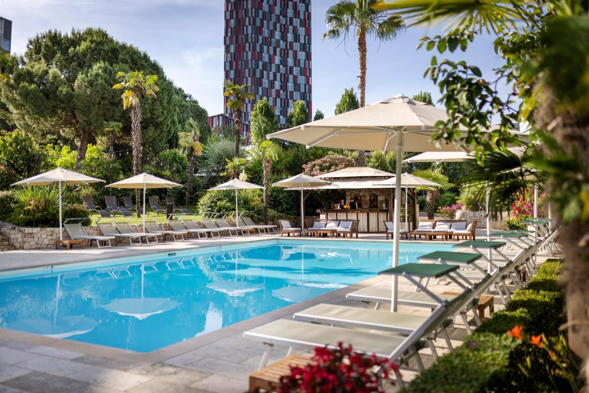 Rogner Hotel Tirana Exterior photo The pool at the hotel